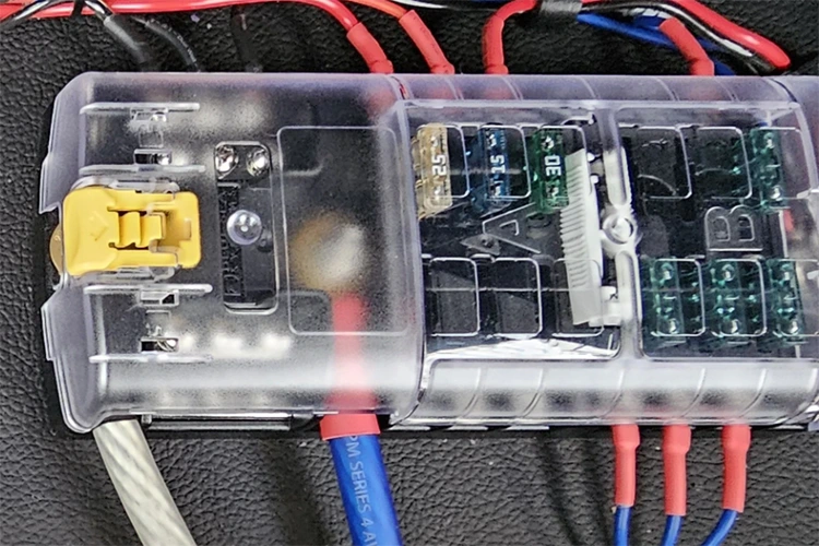 Poussée par de nouvelles sources d’énergie, l’industrie des blocs de distribution subit une transformation intelligente et modulaire.