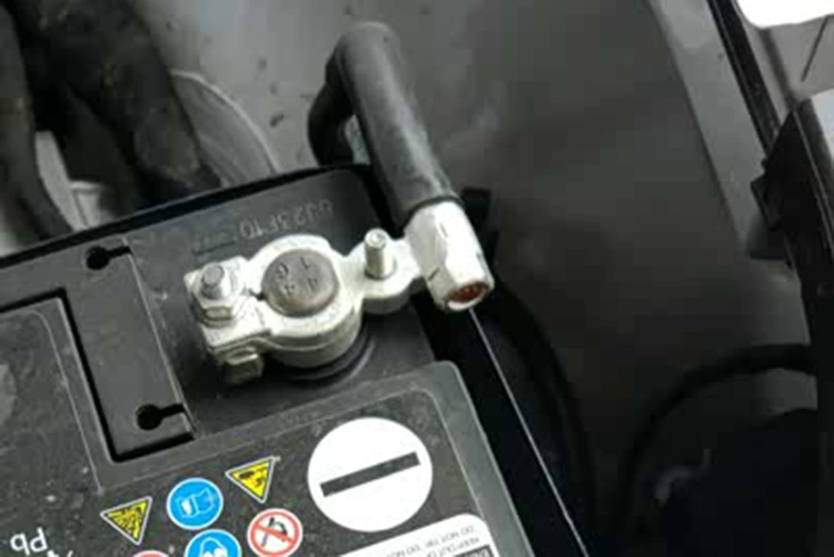 Quels sont les trois types de bornes de batterie ?